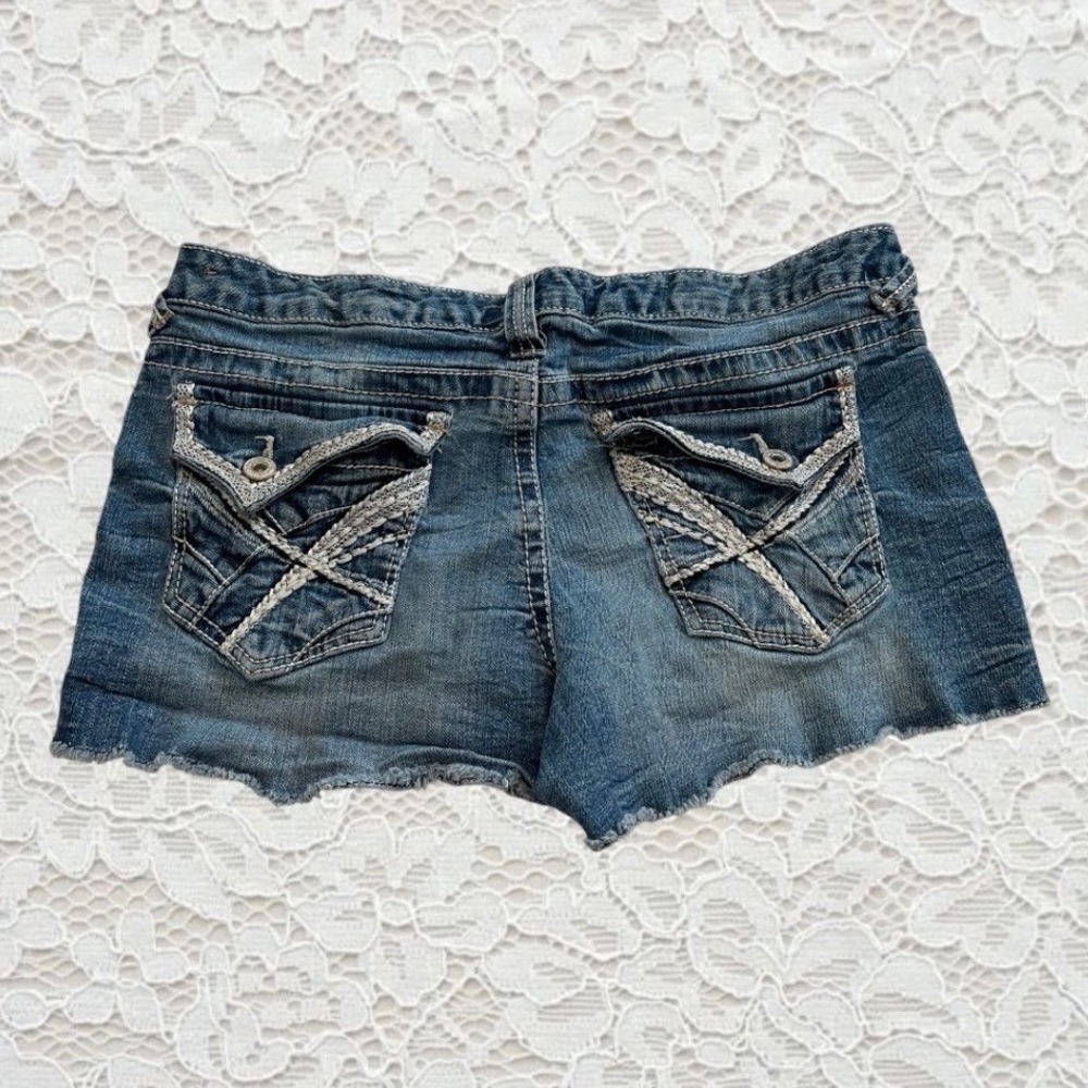 vintage rue 21 low rise denim mini shorts with cute butt pockets